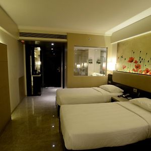 Deluxe Queen Room Two Queen Beds